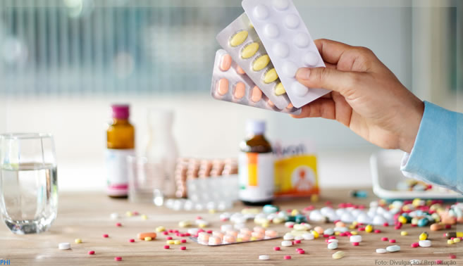 Alta do dólar e coronavírus podem fazer medicamento ficar mais caro no Brasil